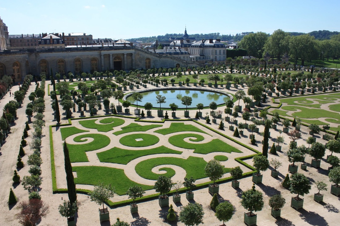 Figuur in het midden van niets Saga Paleis van Versailles - Regenten en Vorsten